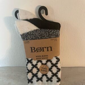BORN Heather Black White US 4-10
Texture Knit Pattern Boot Socks NIP